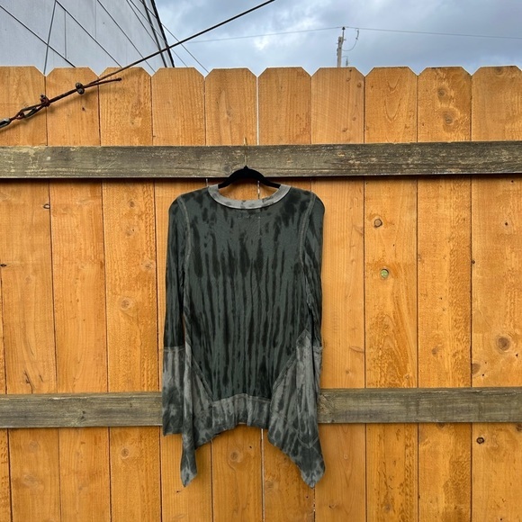 Knox Rose Womens Shark Bite Top Size Small Long Sleeve Green Tie dyed Grunge - Picture 6 of 13